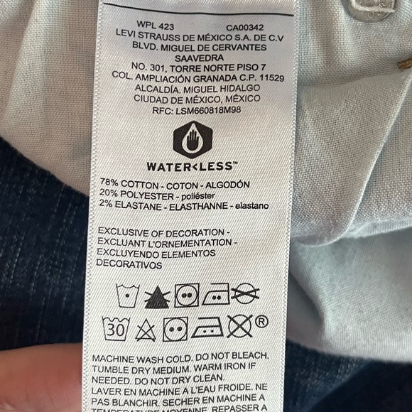 Levi’s Signature denim Distressed Medium Wash Cuffed Jean Shorts Size 24 Plus - Picture 10 of 16